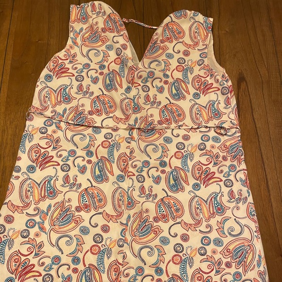 White Floral Sleeveless Dress with Tieable Belt - Picture 4 of 8